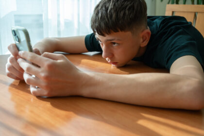 Vom Bildschirm zurück ins Leben: Wie Lukas seine Social-Media-Sucht überwand