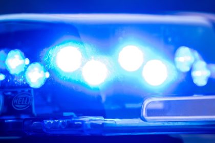 Eine Tote und zwei Verletzte: 21-Jähriger sticht in Bayern drei Menschen nieder