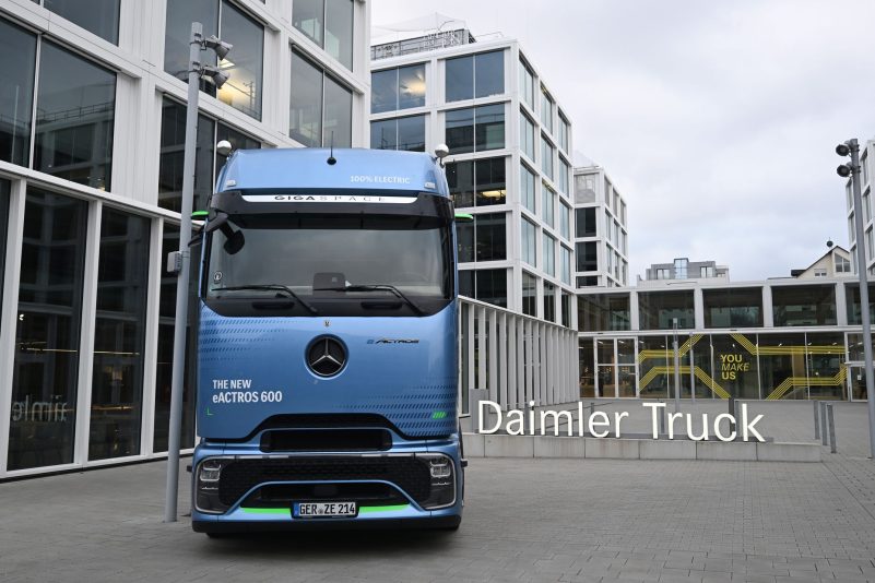 Daimler Truck ist nach eigenen Angaben einer der weltweit größten Nutzfahrzeughersteller. (Archivbild)