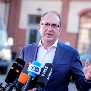 Kurswechsel in der Flüchtlingspolitik: Bundesregierung stoppt humanitäre Aufnahmeprogramme