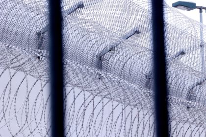 Häftling flieht in Tasche von Mitgefangenem aus Gefängnis