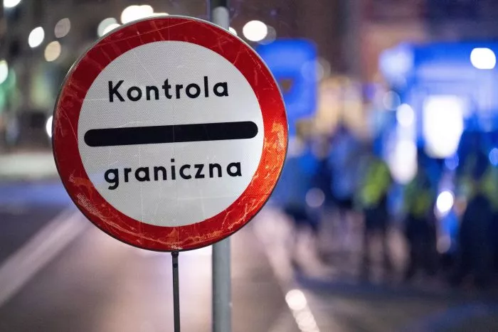 Polen hat vorübergehend die Grenzkontrollen an der deutsch-polnischen Grenze wieder aufgenommen. Auf dem Schild steht «Kontrola graniczna» auf Deutsch Grenzkontrolle. (Foto aktuell)