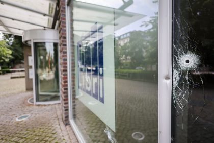 Unbekannte schießen mehrfach auf Hamburger Verlagsgebäude