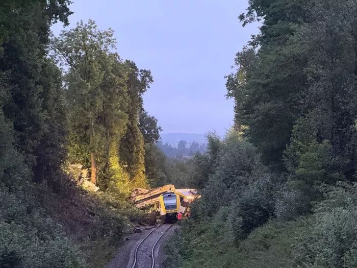 Die Bergung der Züge wird vorbereitet.