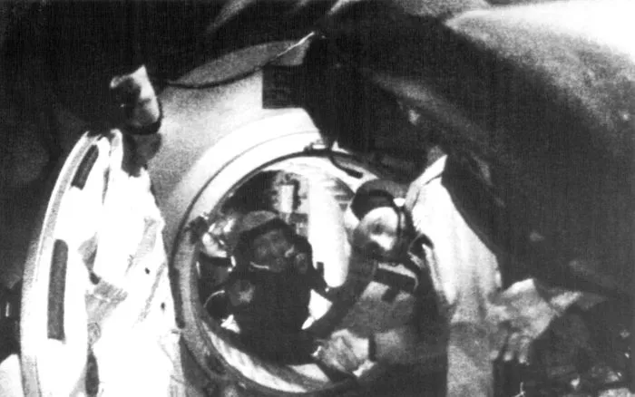 Vor 50 Jahren begann mit dem historischen Händedruck der Russen und Amerikaner im All auch die Zusammenarbeit der Großmächte im Weltraum. (Handout)