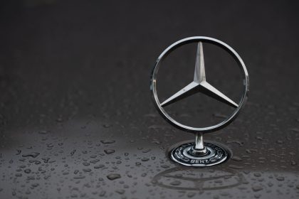 Gewinn bei Mercedes-Benz bricht um mehr als die Hälfte ein