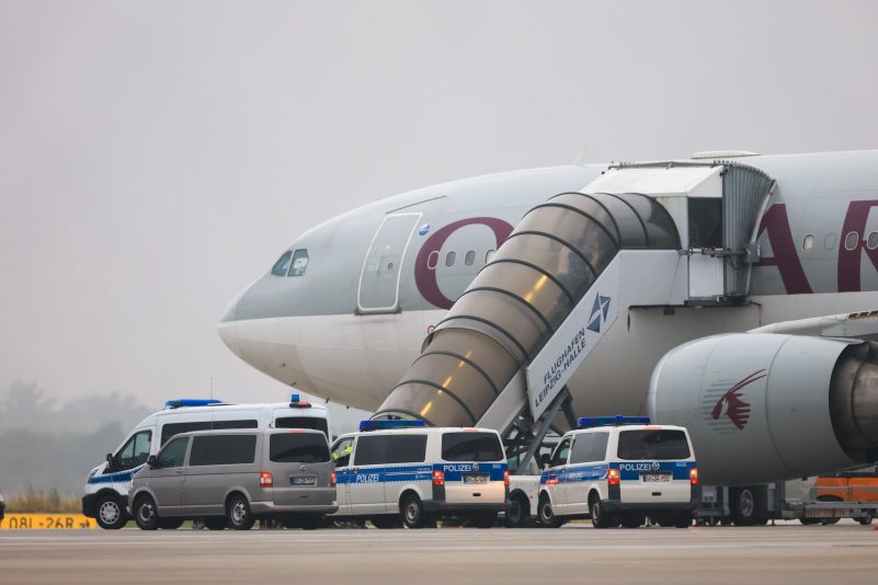 Mit einer Maschine der Qatar Airways wurden die Betroffenen am Morgen ausgeflogen.