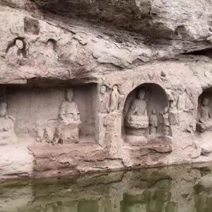 China: Überflutete Buddhastatuen tauchen wieder auf