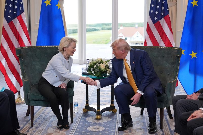 Der Zolldeal wurde am Sonntag von EU-Kommissionspräsidentin Ursula von der Leyen und US-Präsident Donald Trump vereinbart. (Archivbild)
