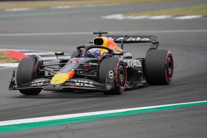 Weltmeister Max Verstappen startet in Silverstone von der Pole Position.