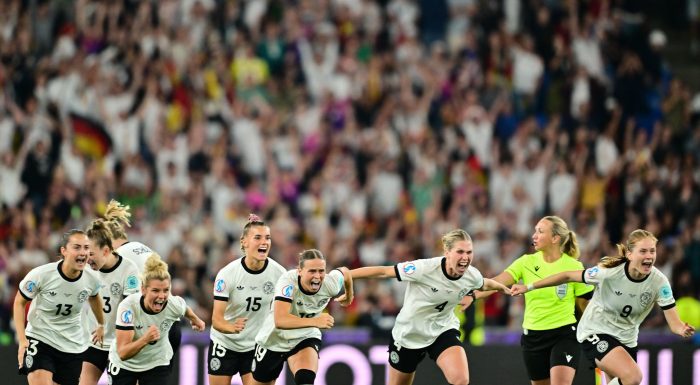 Völlig losgelöst: die deutschen Spielerinnen nach dem Halbfinal-Einzug.