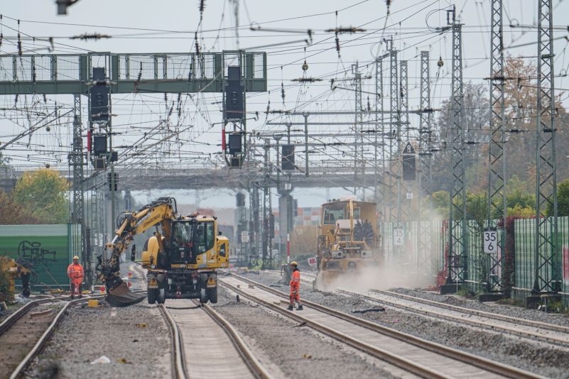 Deutsche Bahn verringert Verlust – jeder dritte Fernverkehrszug ist unpünktlich