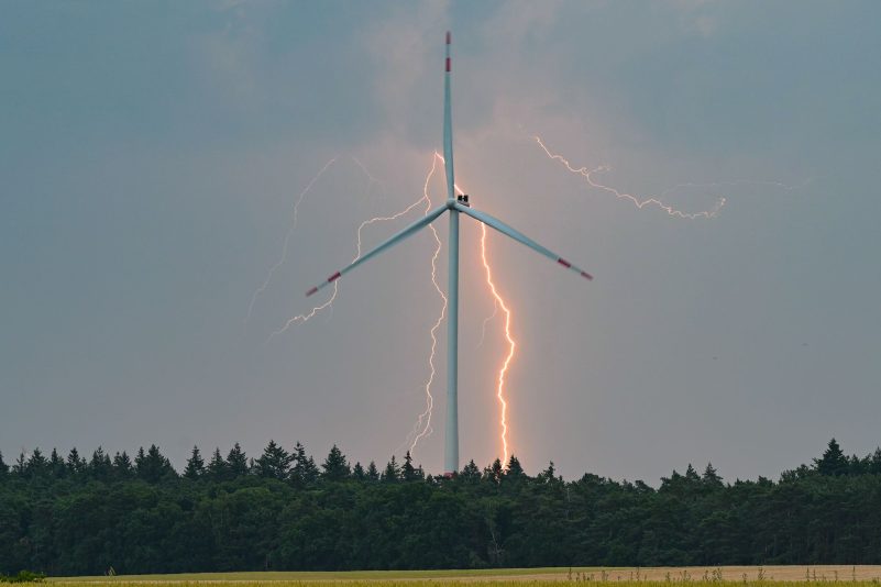 Gewitter treten in den kommenden Tagen in Deutschland immer wieder mal auf. (Archivbild)