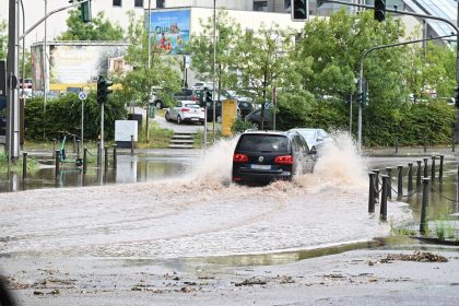 Unwetterwarnung: Stark- und Dauerregen im Nordosten bis Dienstag