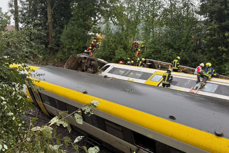 In Baden-Württemberg ist ein Personenzug entgleist.