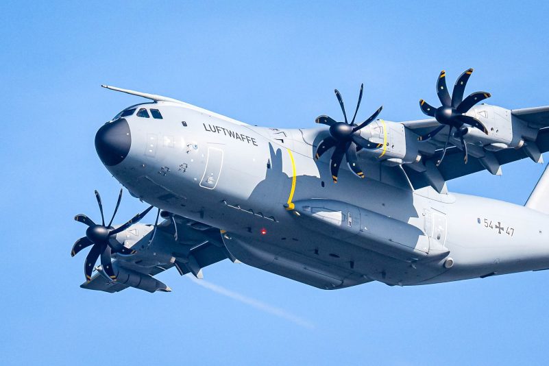 Zwei Airbus A400M der Luftwaffe sind auf dem Weg nach Jordanien, um anschließend Hilfsgüter über dem Gazastreifen abzuwerfen