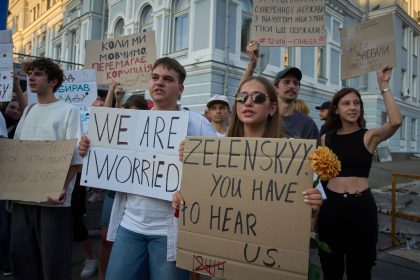 Selenskyj kündigt Lügendetektortests für jeden „der Zugang zu Staatsgeheimnissen hat” an