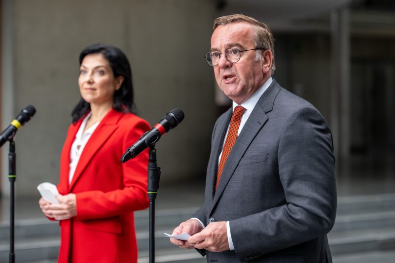Bundeswirtschaftsministerin Katherina Reiche (CDU) und Verteidigungsminister Boris Pistorius (SPD) stellten die Pläne vor.