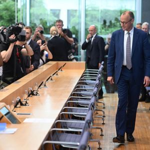Merz kündigt neuen Anlauf für Richterwahl und stabile Koalitionsarbeit an