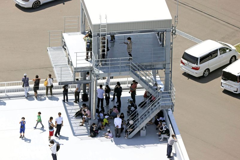 Die Menschen in Japan sind aufgefordert, sich auf höheres Gelände in Sicherheit zu begeben.