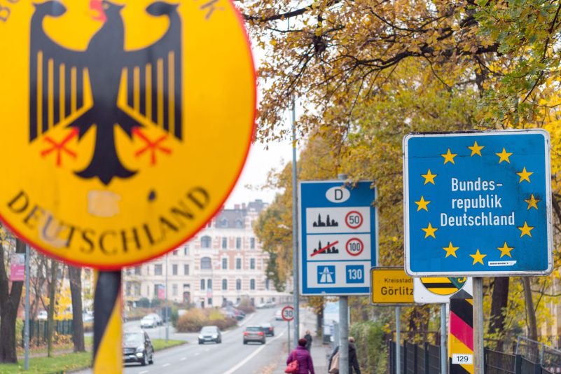 Die deutsch-polnische Grenze in Görlitz. Als Gegenmaßnahme zu deutschen Kontrollen will die polnische Regierung will nun auch an der gemeinsamen Grenze Überprüfungen einführen. (Archivbild)