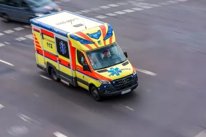 Dresden: 21-jähriger US-Bürger mit Messer verletzt