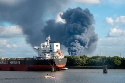 Großbrand in Hamburg: Straßensperrungen aufgehoben – drei Verletzte