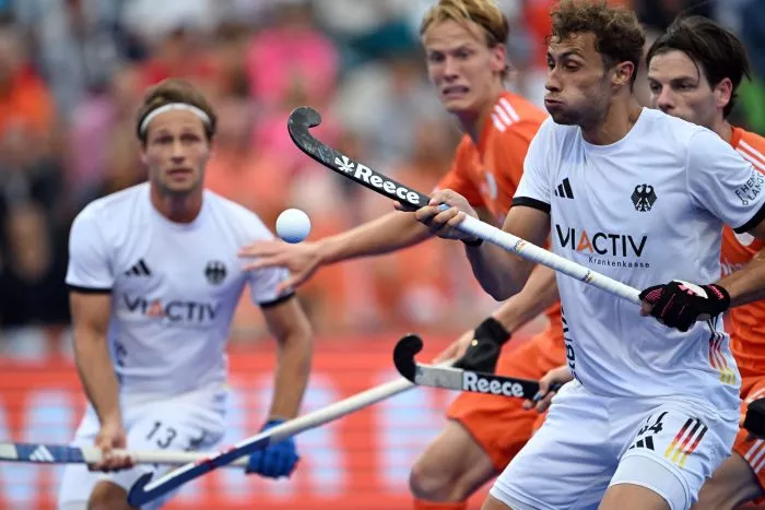 Hart umkämpftes Finale im Hockey-Park zwischen Deutschland und Niederlande.