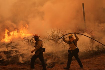 Neues Feuer nahe Los Angeles breitet sich rasant aus