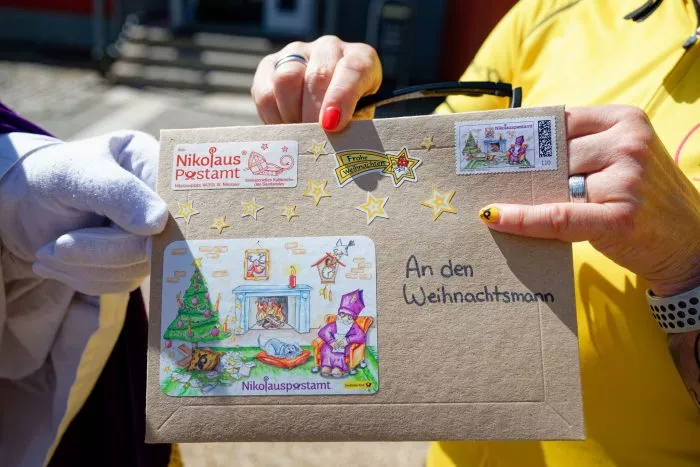 Der Nikolaus wünscht sich, dass der Weihnachtsmann ihm antwortet.