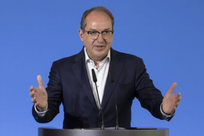 Dobrindt kündigt Verlängerung von Grenzkontrollen an