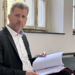 Corona-Demo-Pianist während Berufungsverhandlung festgenommen