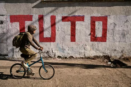 Bolivien wählt Präsidenten und Parlament - Zwei Konservative vorn