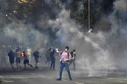Serbien: Erneut Proteste gegen Korruption – Präsident Vucic kündigt hartes Vorgehen gegen Regierungskritiker an