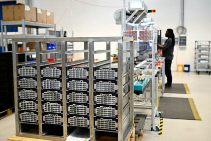 Aus E-Autobatterien werden Energiespeicher: Recycling-Anlage in Aachen eröffnet