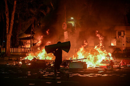 Heftige Proteste in Indonesien: Haus von Finanzministerin geplündert
