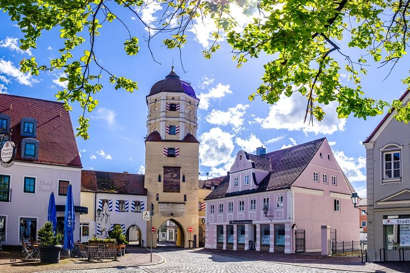 Historische Gebäude in der Altstadt von Aichach. Foto: FoTToo/iStock