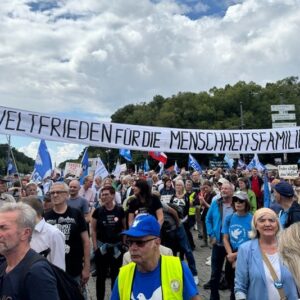 Querdenken-Demo in Berlin: „Menschlichkeit, Dialog, Gewaltfreiheit“