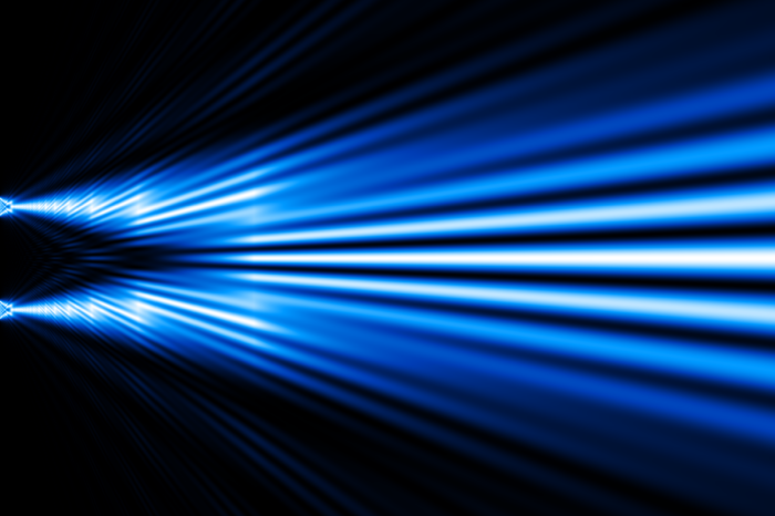 Sowohl Elektronen als auch Photonen (Licht) offenbaren im Doppelspaltexperiment ihren Wellencharakter und erzeugen ein Interferenzmuster.