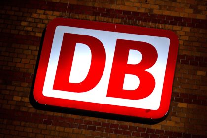 Seil am Strommast kaputt – ICE bleibt in Köln stecken