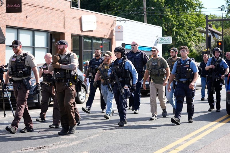 Auf einem Gewehr des Täters soll nach Regierungsangaben «Tötet Donald Trump» gestanden haben.