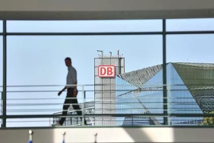 Bahnbranche hält Bahn-Ambitionen für „etwas zu lasch“ - FDP fordert Bahn-Zerschlagung