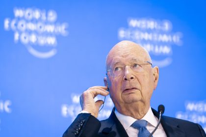 WEF: Schwab von Vorwürfen entlastet – neuer Vorsitzender tritt wegen „toxischen Arbeitsumfeldes“ zurück