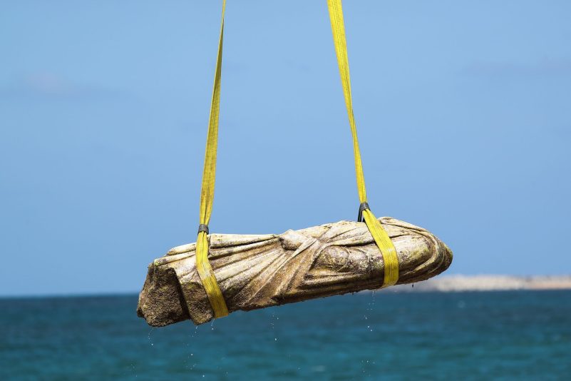 Kopflose Statue aus dem Mittelmeer. Ägypten setzt auf Kulturtourismus und vermarktet antike Funde bei Presseterminen.