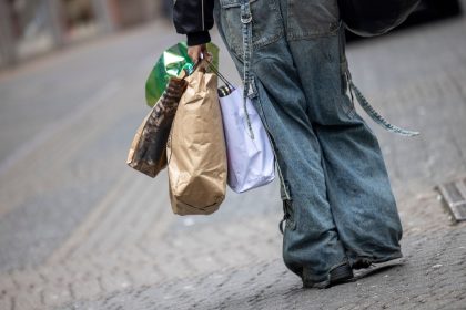 Verbraucherstimmung zum dritten Mal in Folge rückläufig: Angst vor Jobverlust wächst