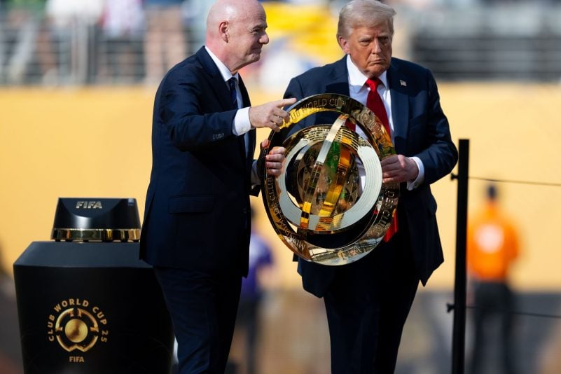 Bei der Siegerehrung der Club-WM Mitte Juli präsentierten sich US-Präsident Donald Trump (r) und FIFA-Chef Gianni Infantino Seite an Seite.