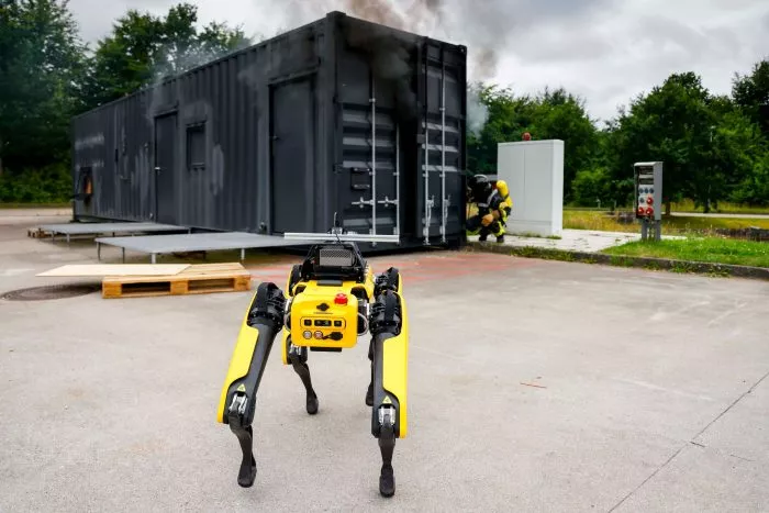 Die Wissenschaftler füttern «Byte» mit Daten zu verschiedensten Brandszenarien.