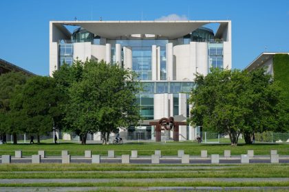 Merz will 10 Prozent bei Bürgergeld sparen – Koalitionsspitzen beraten über Sozialsysteme