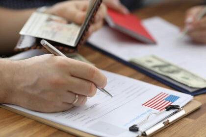 Touristen, Studenten, Arbeiter: USA prüfen 55 Millionen Visa-Inhaber