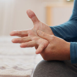 Parkinson: Erste Anzeichen erkennen, Linderung finden
